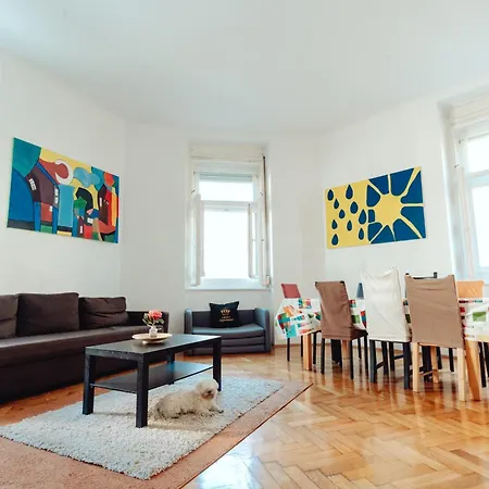 Апартаменти Lilians Modern In Historical Citycenter *